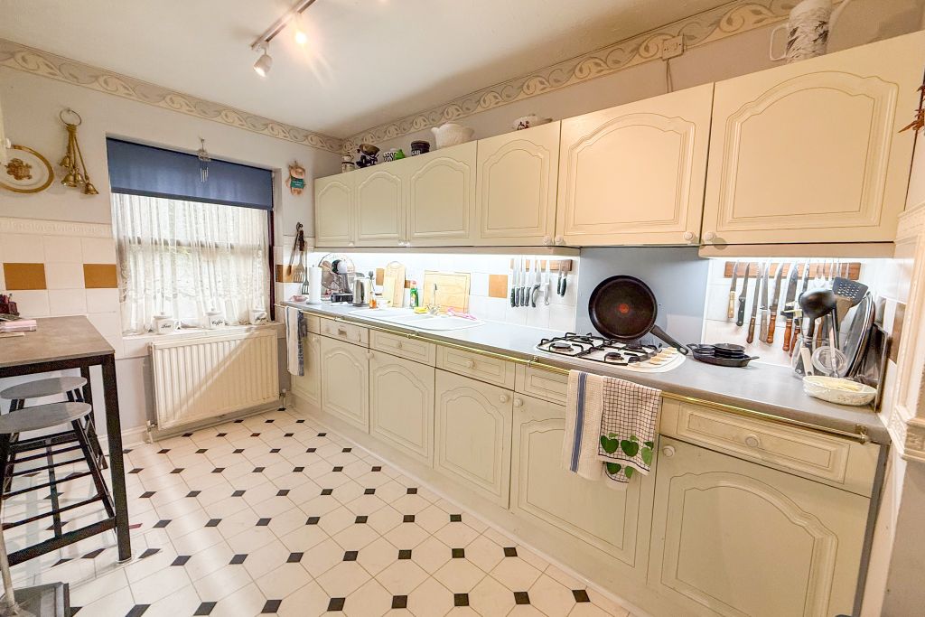 Property photo 3 of 15 Kitchen