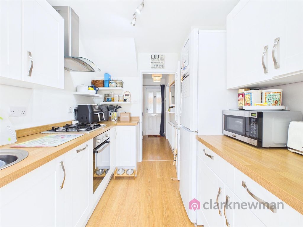 Property photo 3 of 15 Kitchen