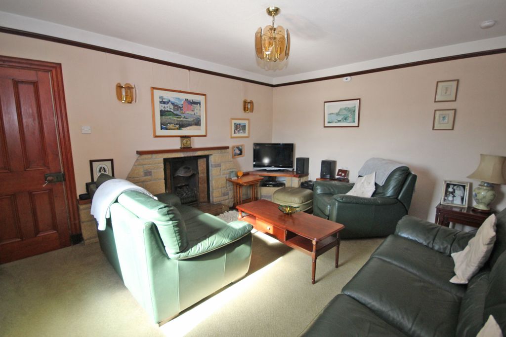 Property photo 3 of 28