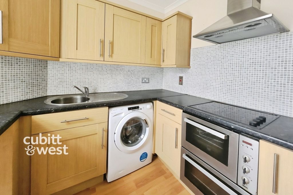Property photo 2 of 10 1B3075cc-2