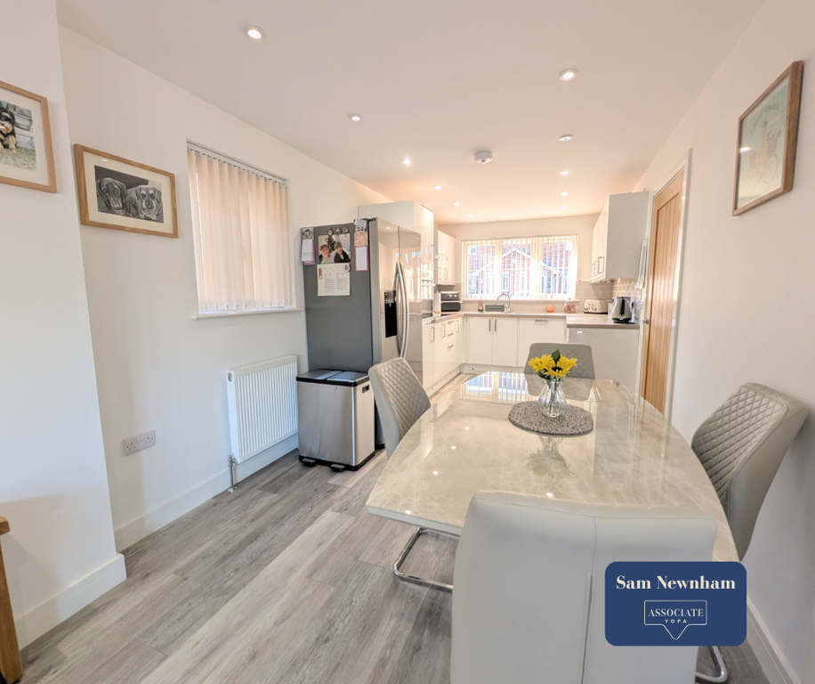 Property photo 3 of 14 Kitchen