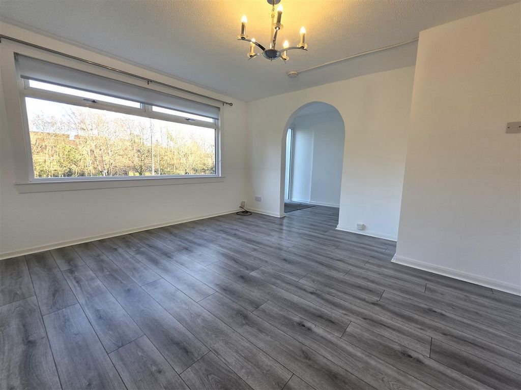 Property photo 2 of 17 Lounge