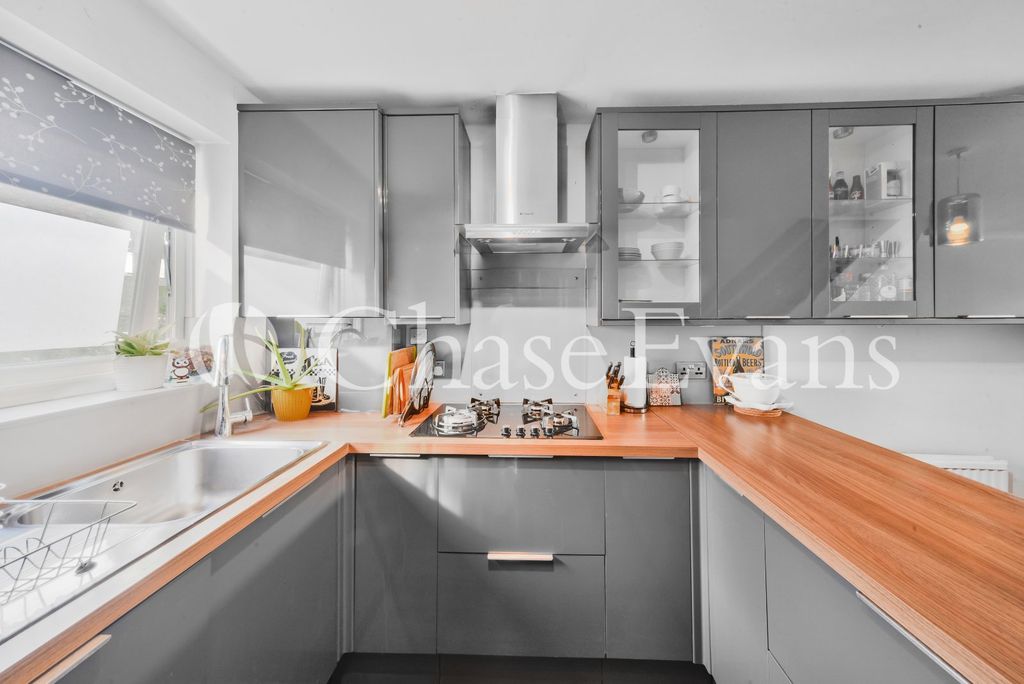 Property photo 2 of 17 Kitchen