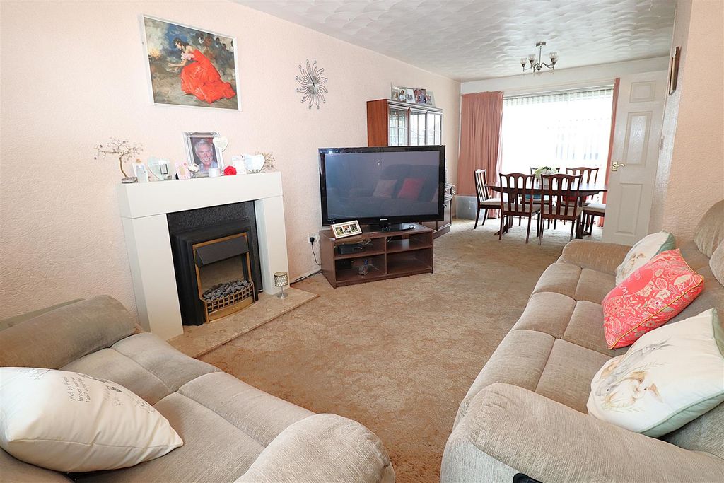 Property photo 3 of 16 Lounge/Diner