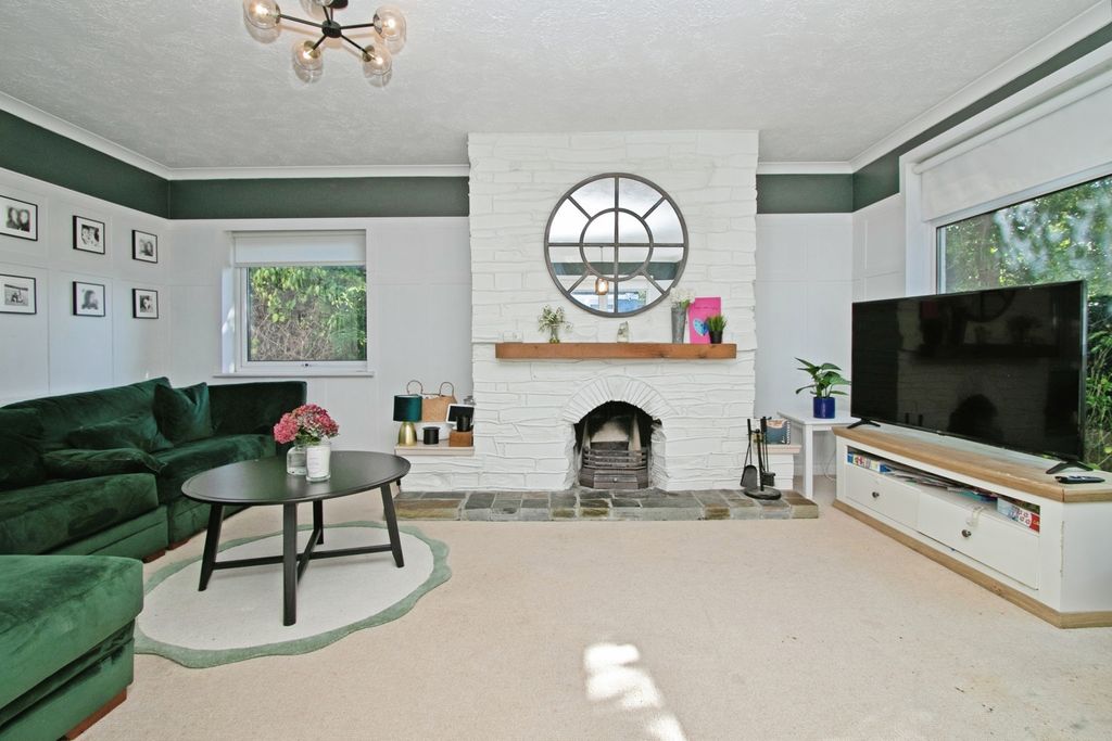 Property photo 2 of 28 Living Room