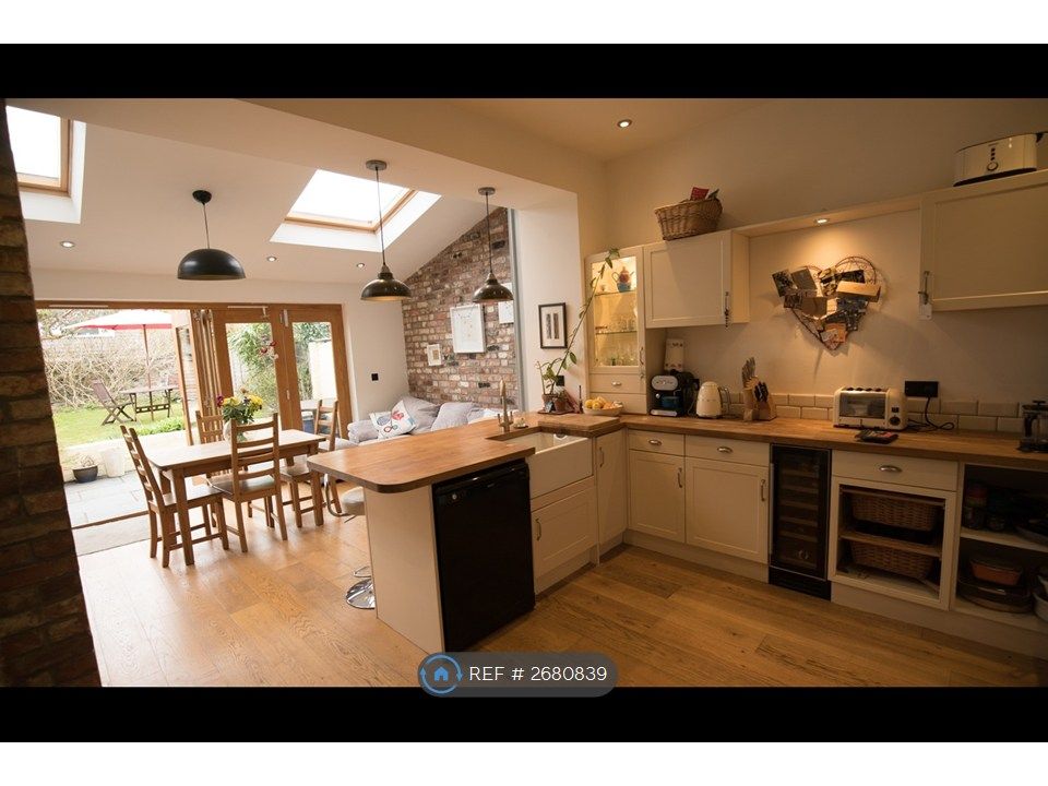 Property photo 2 of 10 Kitchen