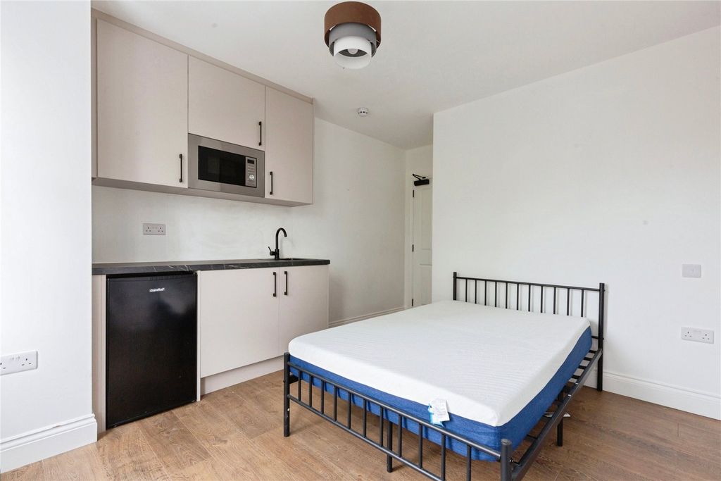 Property photo 2 of 11 Studio