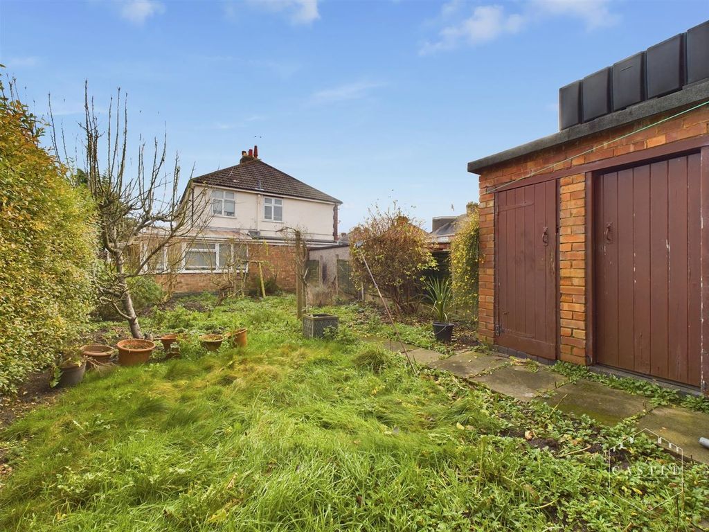 Property photo 2 of 11 Outside
