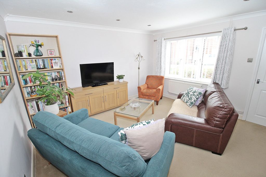 Property photo 2 of 12 4398103