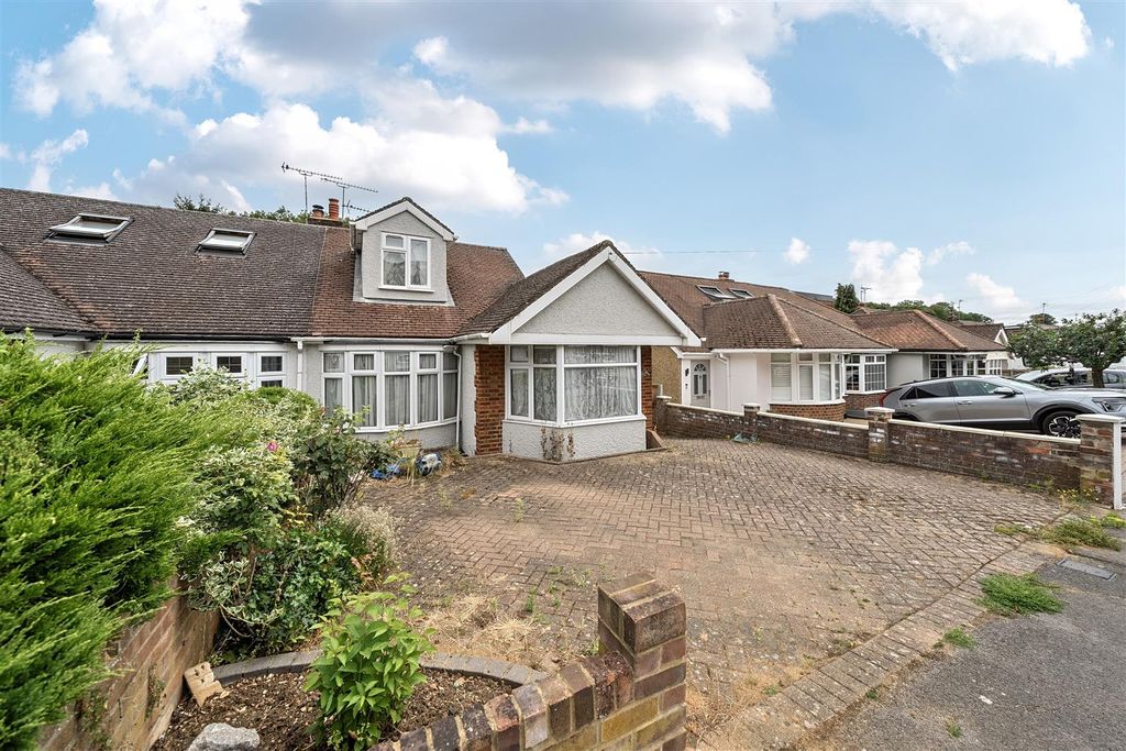 Property photo 1 of 12 Links Way -Front.Jpg
