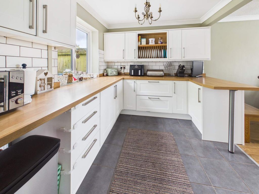 Property photo 3 of 22 Kitchen