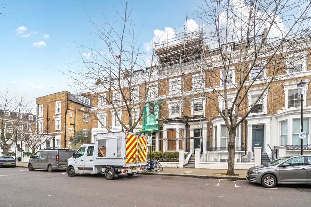 Property photo 1 of 14 Flat 1, 28 Lower Addison Gardens, Holland Park, London, W14 8Bq