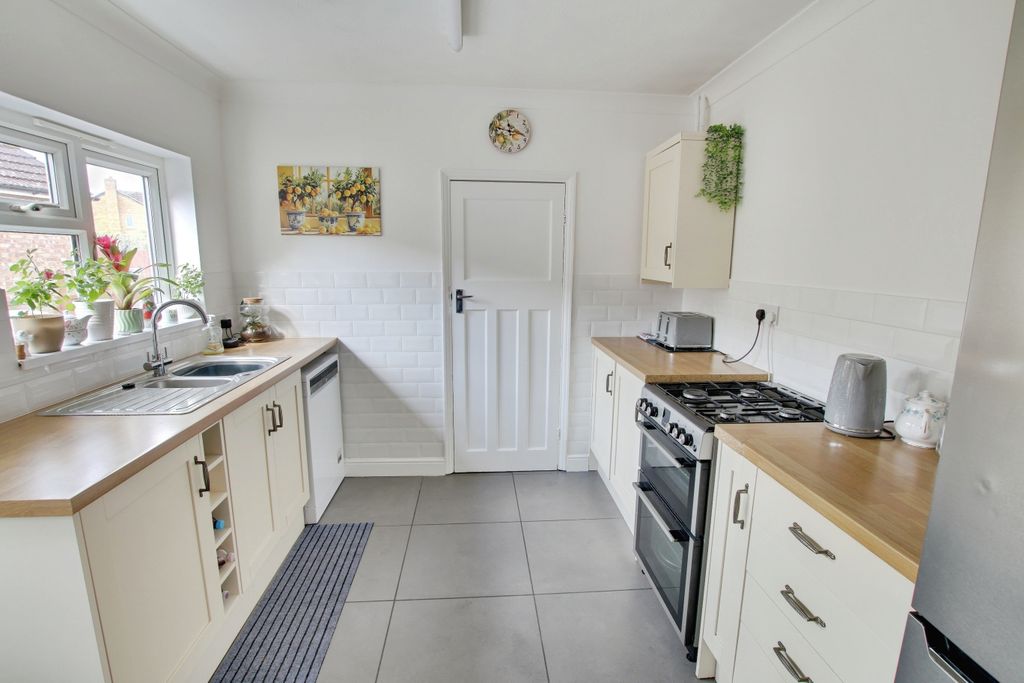 Property photo 2 of 14