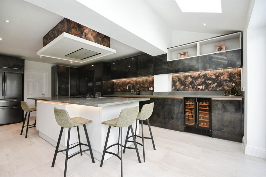 Property photo 2 of 29