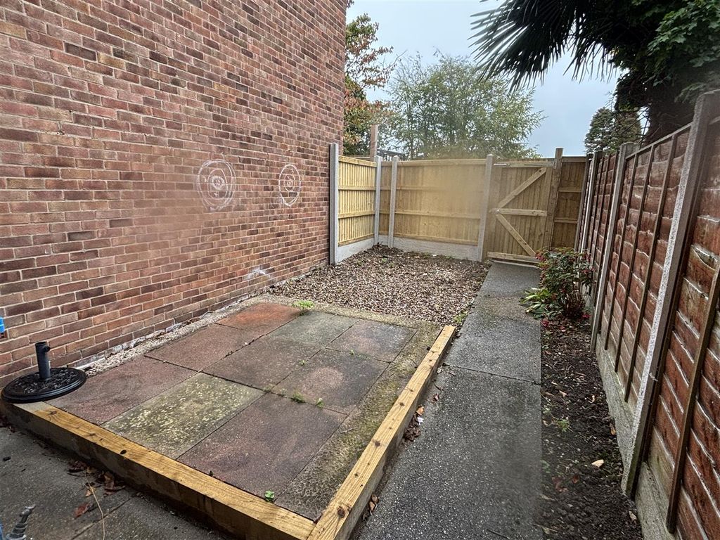 Property photo 3 of 11 Outside