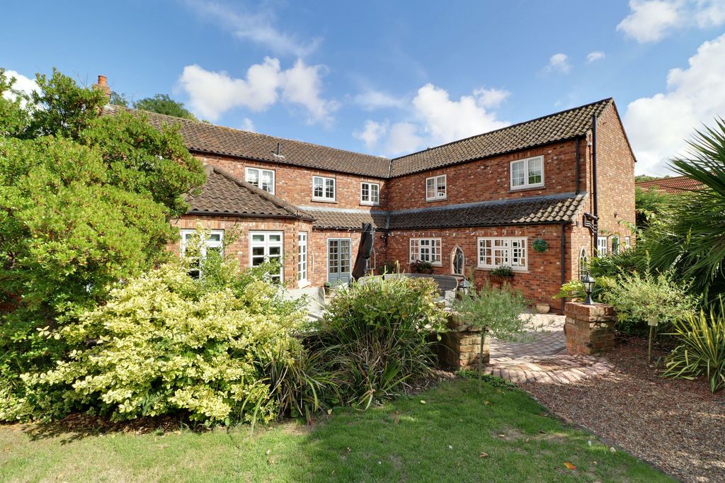 Property photo 2 of 46