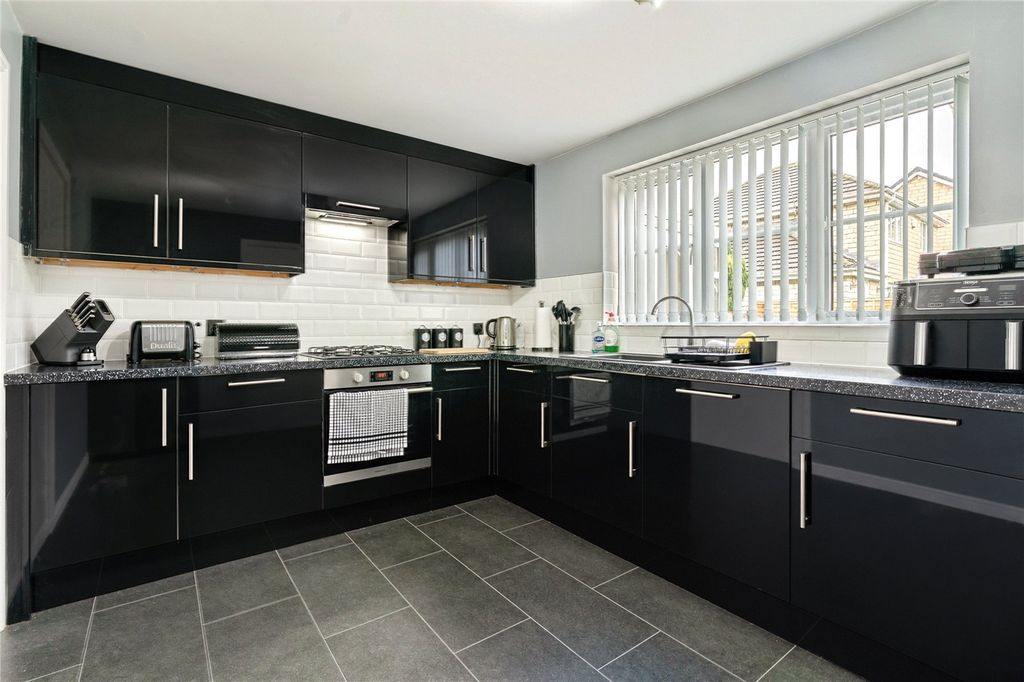 Property photo 3 of 34 Picture No. 37