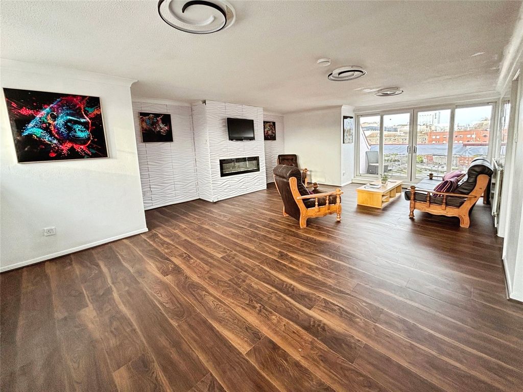 Property photo 2 of 20 Picture No. 30