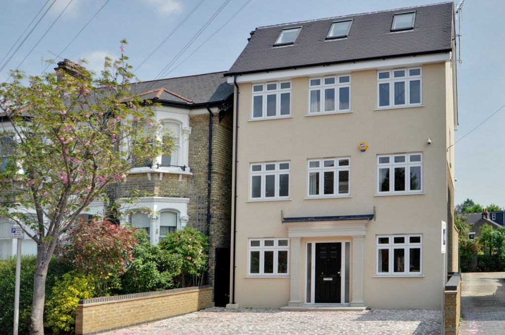 Property photo 1 of 21 Photo 10