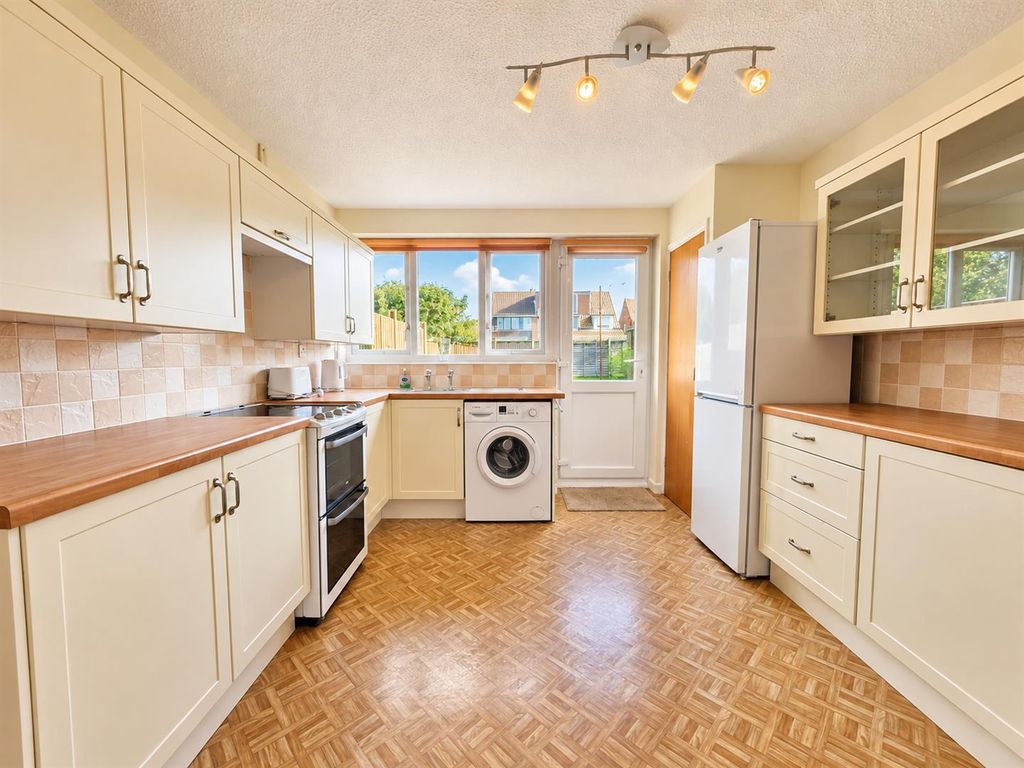 Property photo 3 of 11