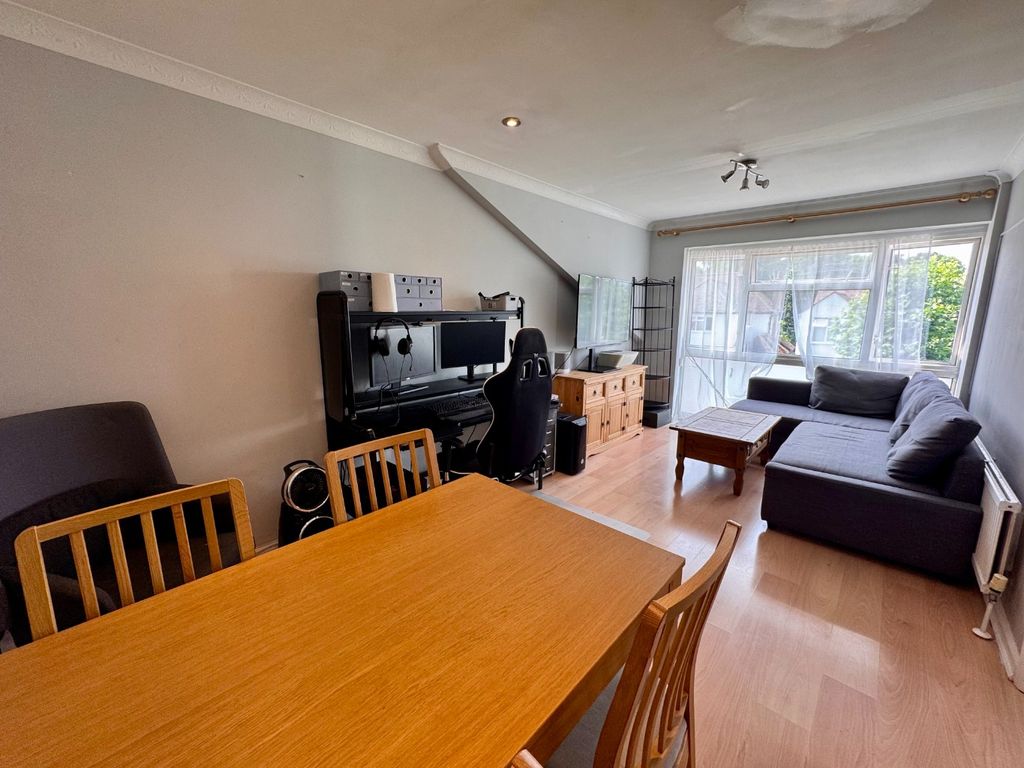Property photo 3 of 19 5296354
