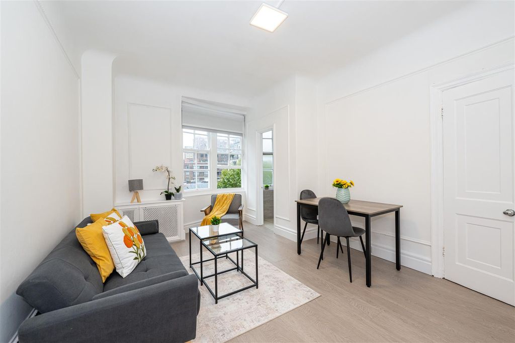 Property photo 2 of 11 Queen’S Court 22A-002 Mr.Jpg