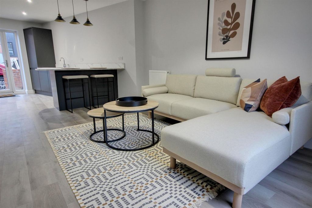 Property photo 3 of 16 Img_9329-Img_9331_Lzn.Jpg