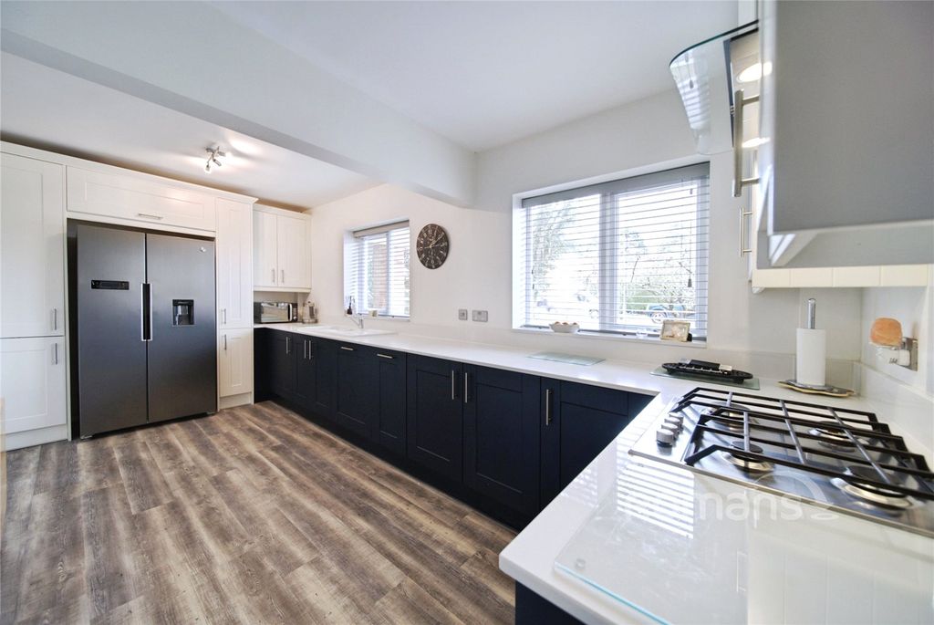 Property photo 3 of 18 Kitchen