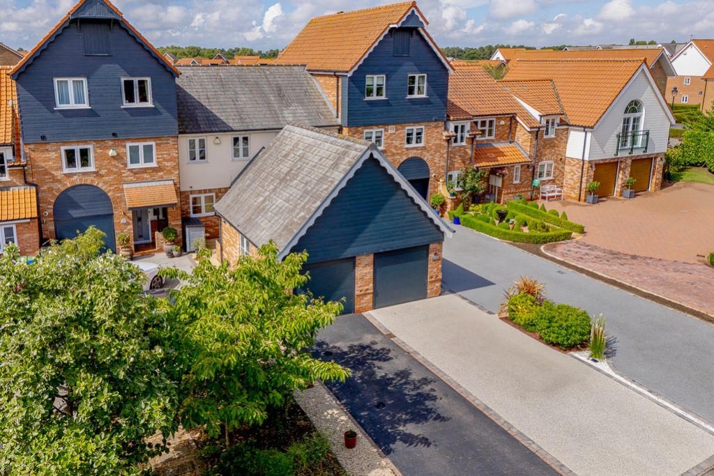 Property photo 1 of 25 8 Park Lane (Burton Waters)-2