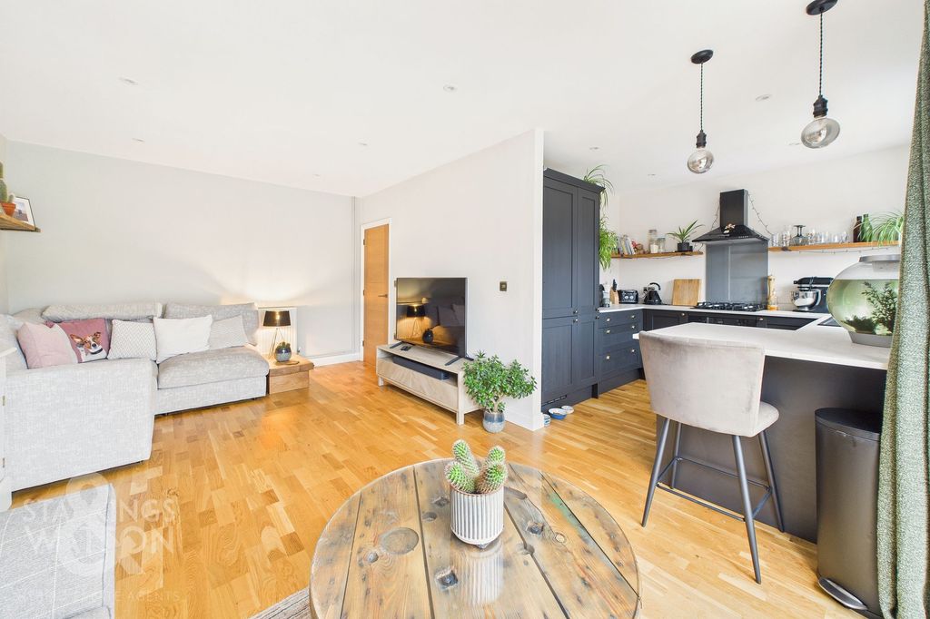 Property photo 1 of 24