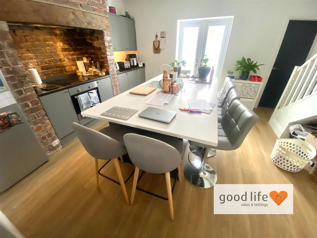 Property photo 3 of 16 20260215_111628407_Ios9Henrystreetsouth.Jpg