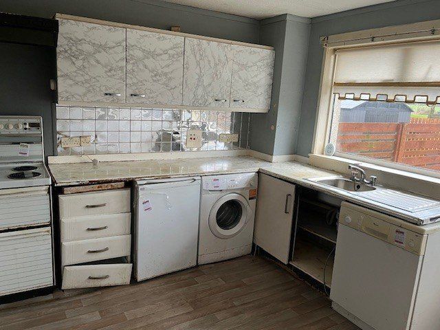 Property photo 3 of 9 Kitchen