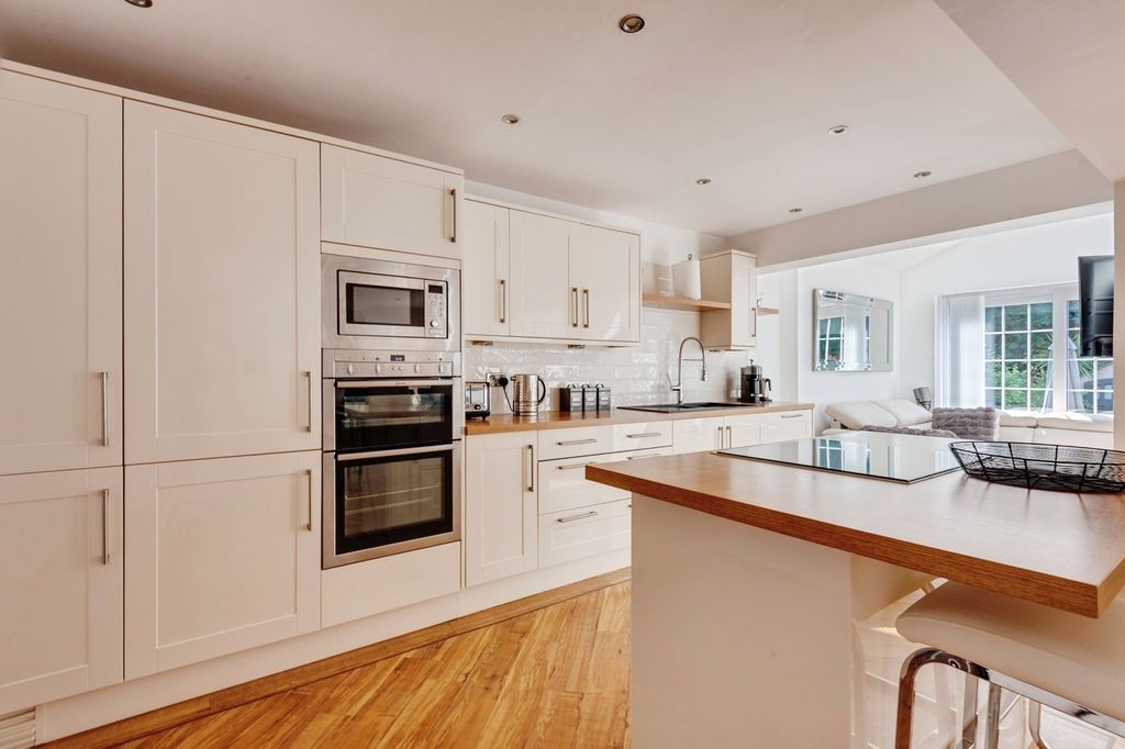 Property photo 2 of 28 Pbox-Img.Jpg