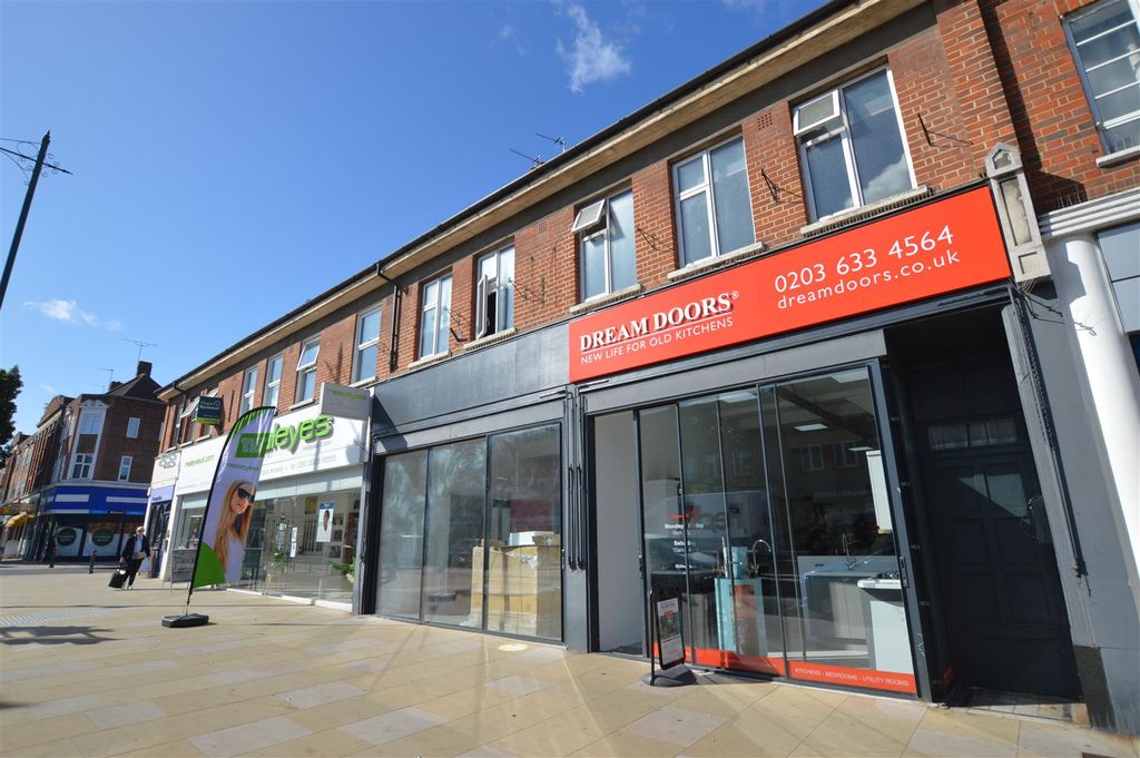 Property photo 3 of 10 50A High Street.Jpg