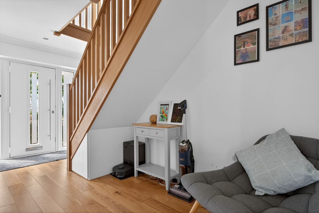Property photo 2 of 34