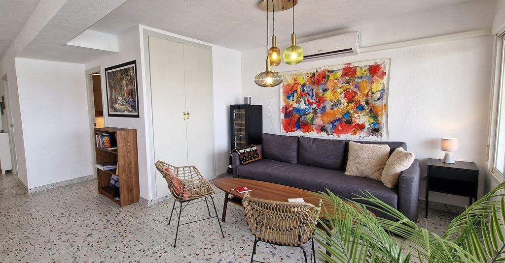 Property photo 2 of 42