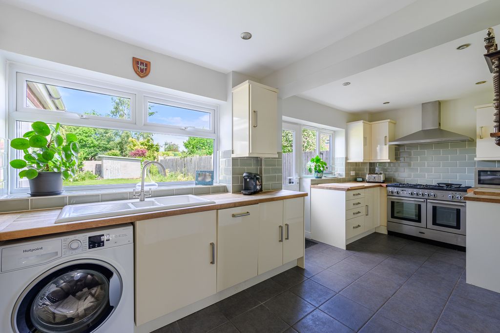 Property photo 3 of 32 Kitchen