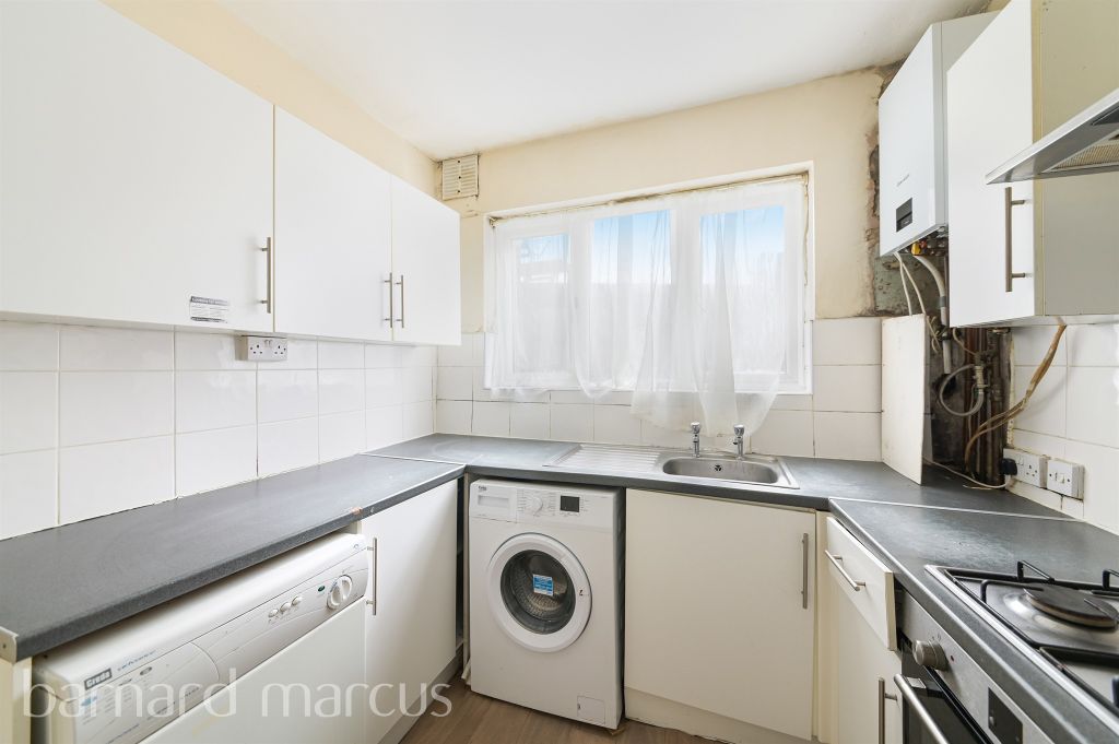 Property photo 3 of 9 Kitchen