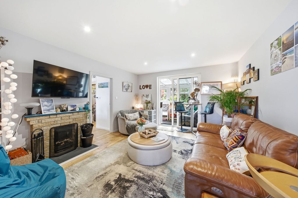 Property photo 2 of 19