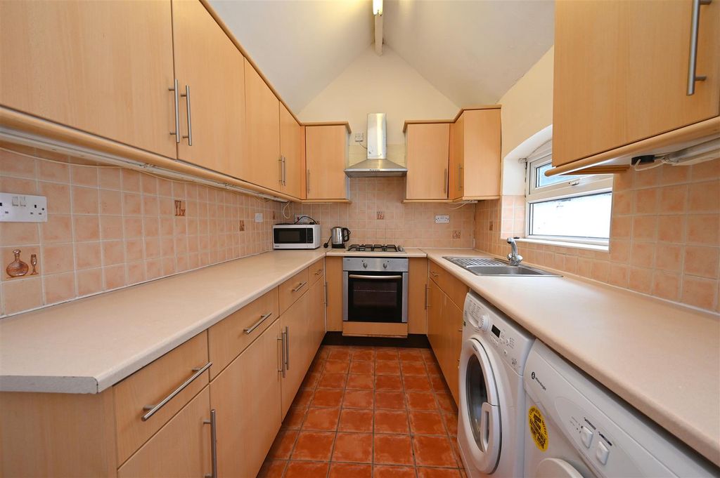 Property photo 2 of 21 Kitchen1.Jpg