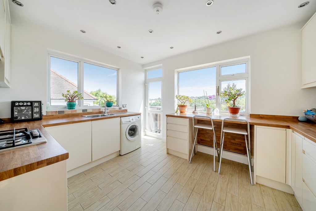 Property photo 2 of 16 1496718-7-6A68A20...
