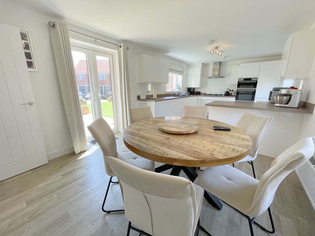 Property photo 3 of 24 Pershore Way