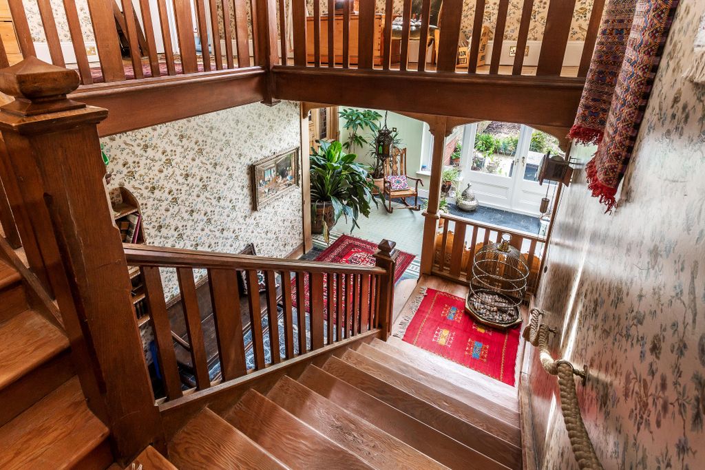 Property photo 2 of 19