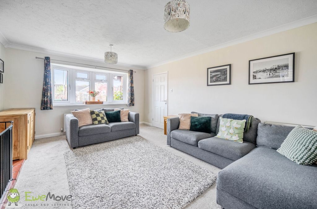 Property photo 3 of 28 Living Room