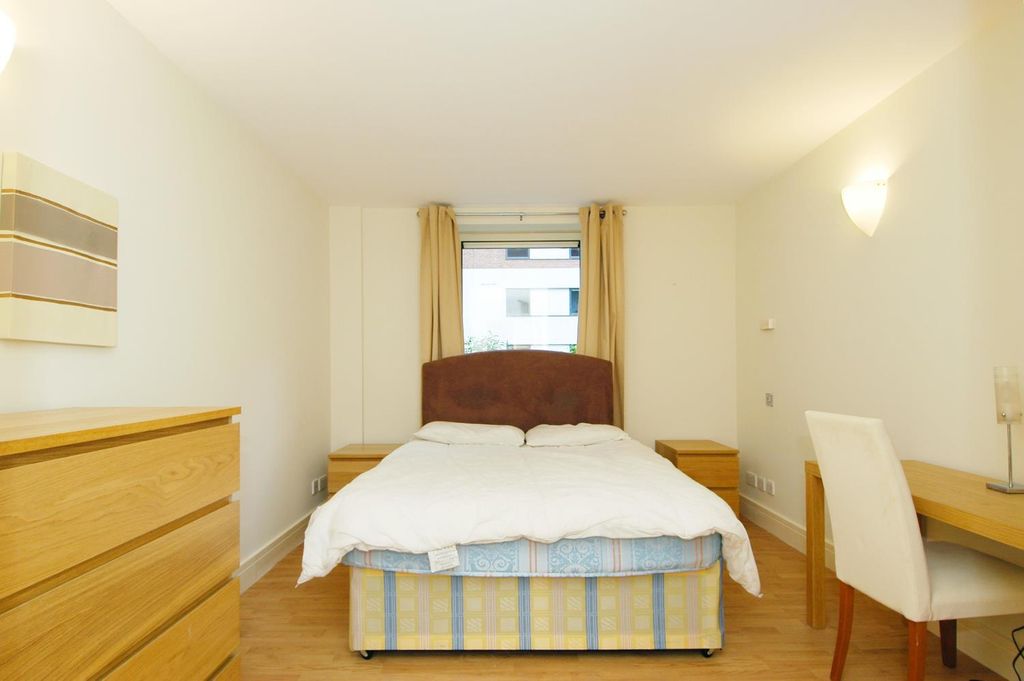 Property photo 3 of 17 Bedroom_Lge