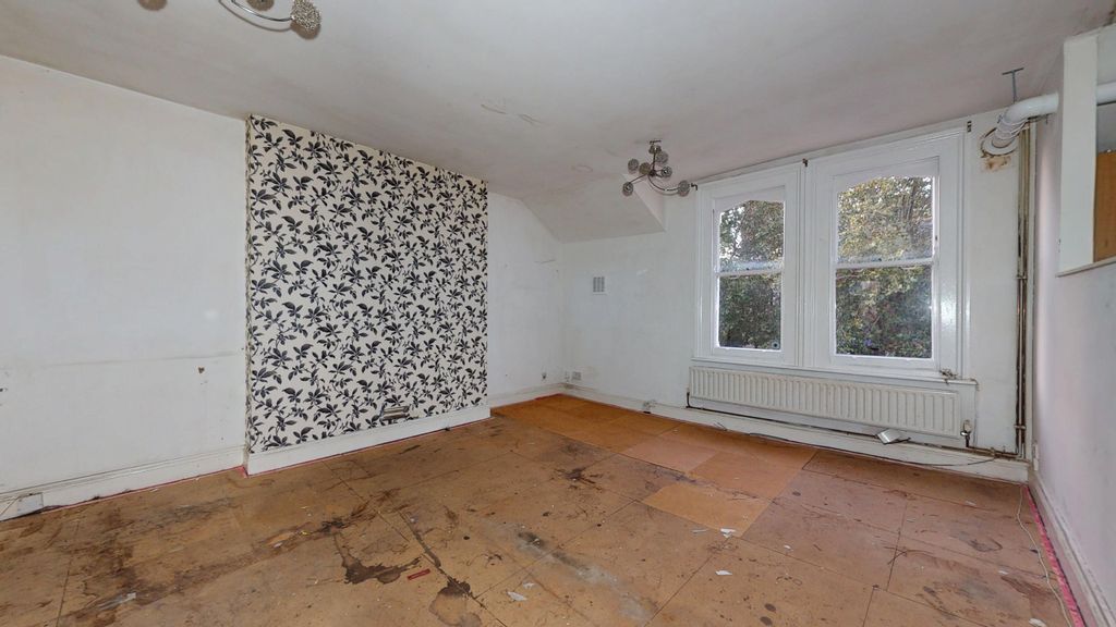 Property photo 2 of 11 70C Colvestone Crescent, Hackney, London, E8 2Lj