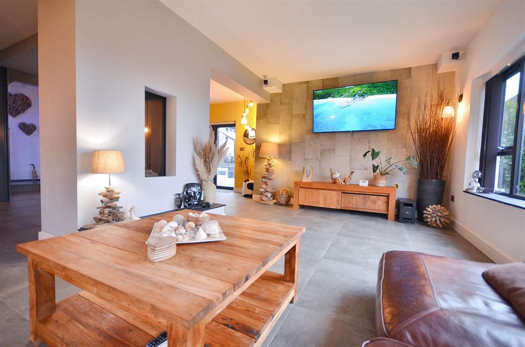 Property photo 3 of 38