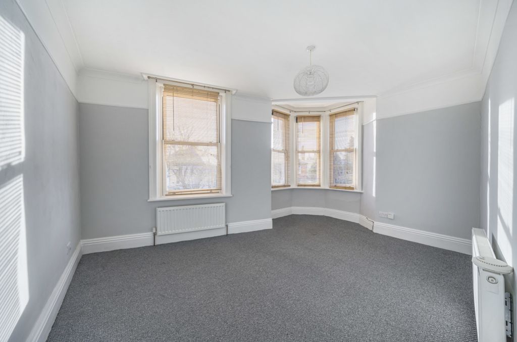 Property photo 2 of 8 Ewemove Harrogate Living Room