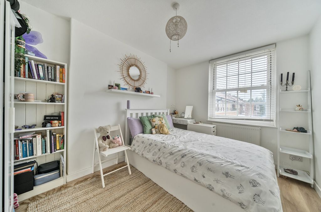 Property photo 3 of 11 1348997-4-68B6E69...