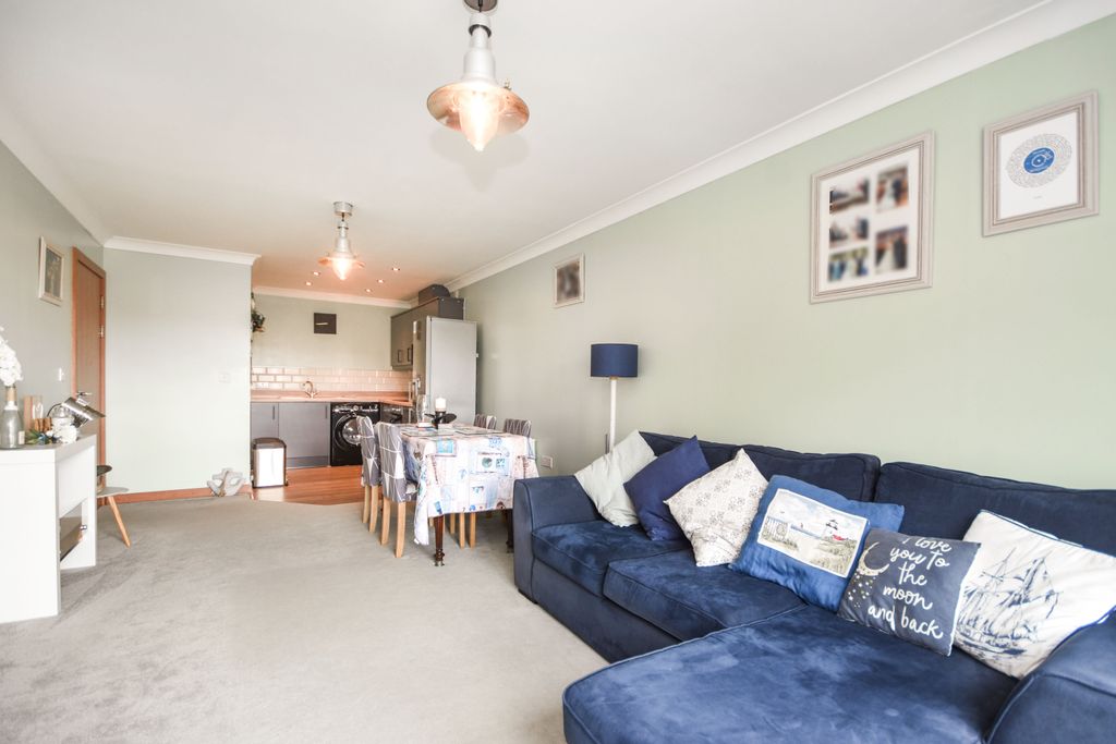 Property photo 2 of 8